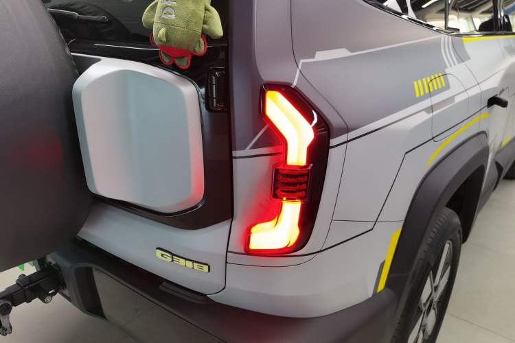Used Deepal G318 2024 Four-Wheel-Drive Air Suspension Model Right Rear Taillight