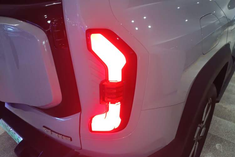 Used Deepal G318 2024 Two-Wheel Drive Air Suspension Version Right Rear Taillight
