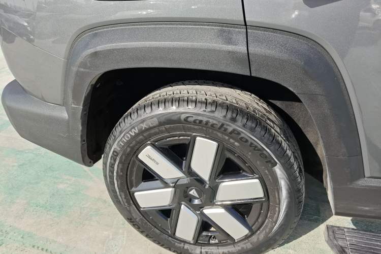 Used Deepal G318 2024 Four-Wheel-Drive Air Suspension Model Right Rear Wheel Hub