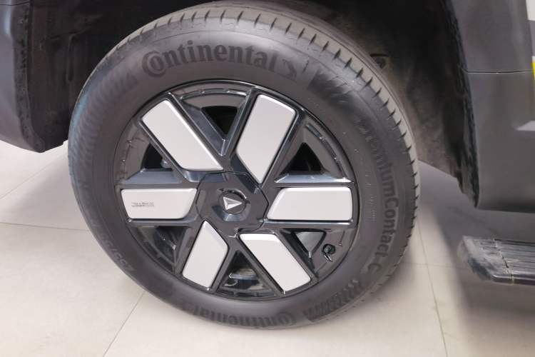 Used Deepal G318 2024 Four-Wheel-Drive Air Suspension Model Right Rear Wheel Hub