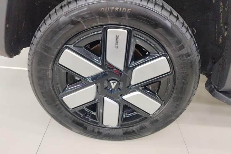 Used Deepal G318 2024 Four-Wheel-Drive Air Suspension Model Right Rear Wheel Hub