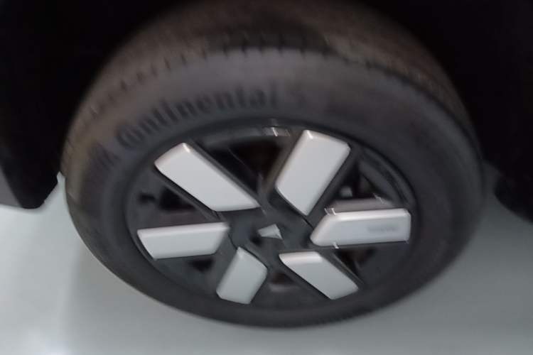 Used Deepal G318 2024 Four-Wheel-Drive Air Suspension Model Right Rear Wheel Hub