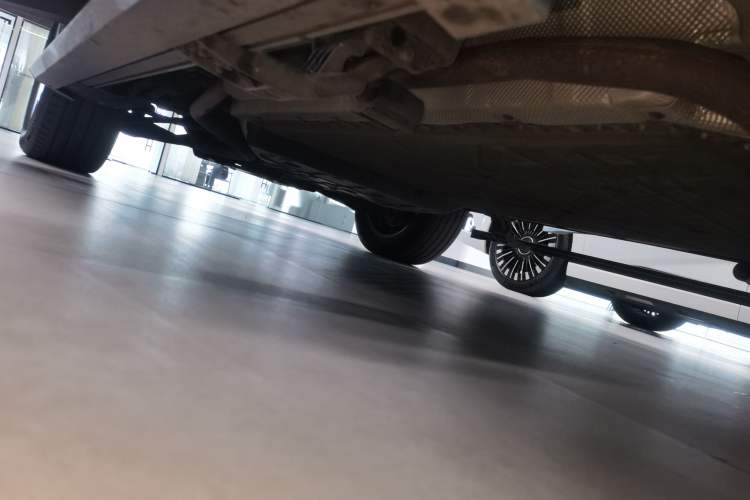 Used Deepal G318 2024 Four-Wheel-Drive Air Suspension Model Right Side Sill