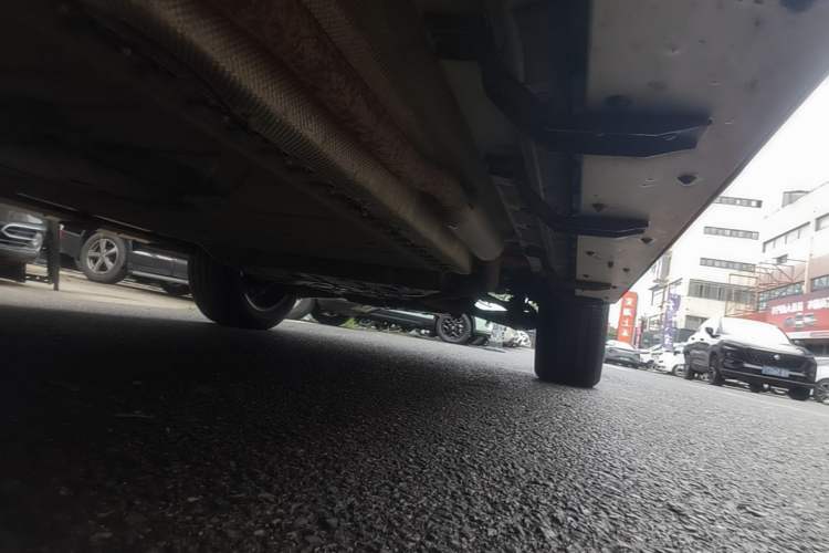 Used Deepal G318 2024 Four-Wheel-Drive Air Suspension Model Right Side Sill