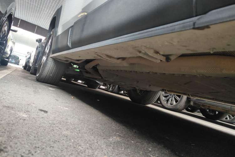 Used Deepal G318 2024 Four-Wheel-Drive Air Suspension Model Right Side Sill