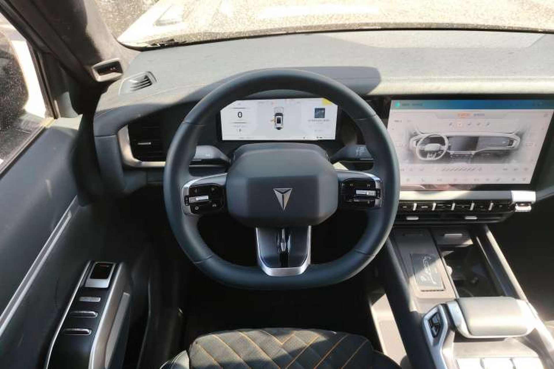 Used Deepal G318 2024 Four-Wheel-Drive Air Suspension Model Steering Wheel