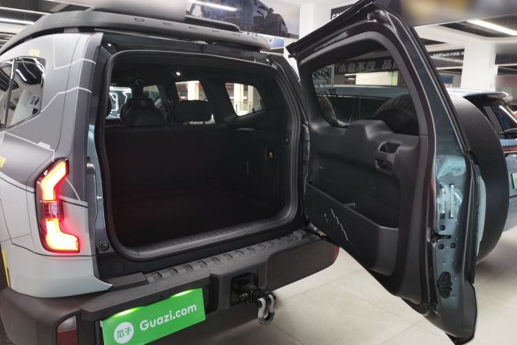 Used Deepal G318 2024 Four-Wheel-Drive Air Suspension Model Trunk