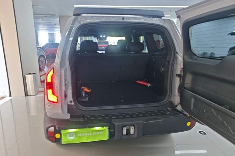 Used Deepal G318 2024 Four-Wheel-Drive Air Suspension Model Trunk