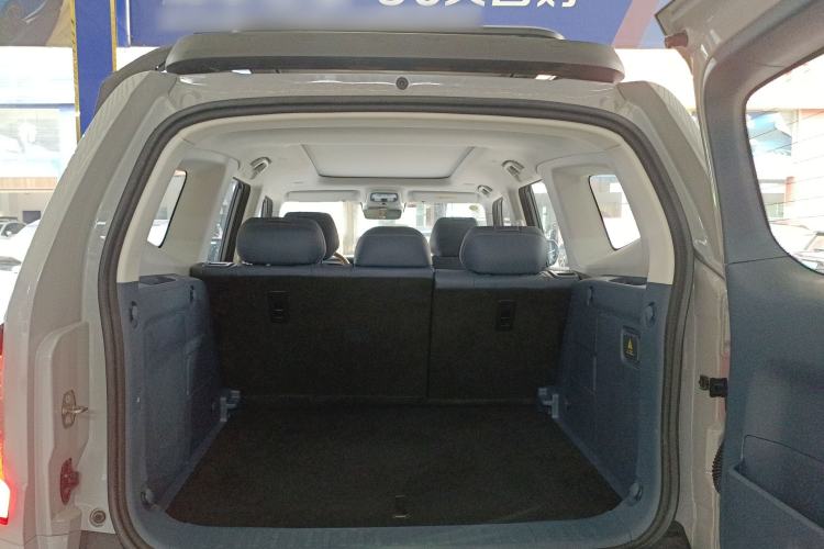 Used Deepal G318 2024 Four-Wheel-Drive Air Suspension Model Trunk