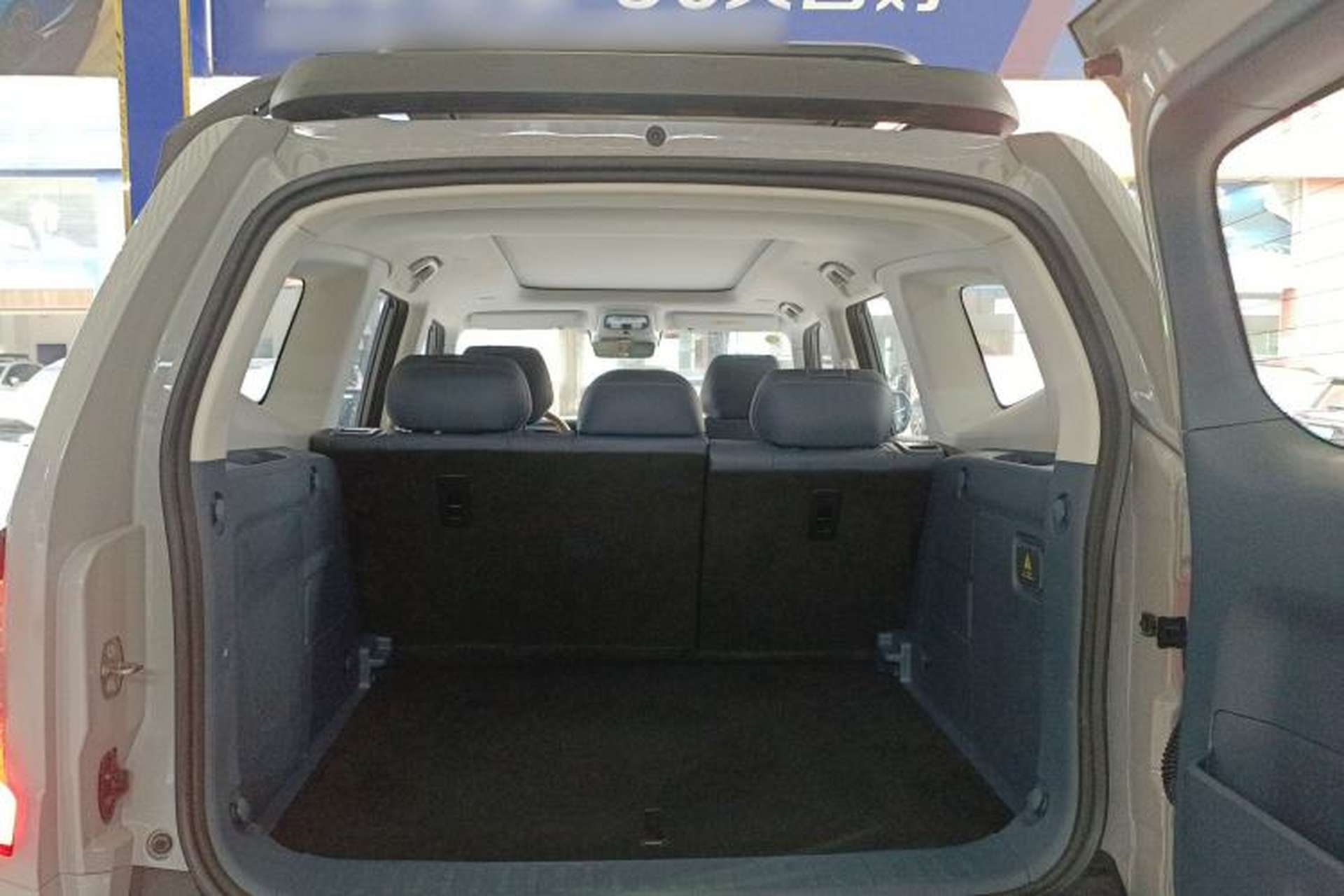 Used Deepal G318 2024 Four-Wheel-Drive Air Suspension Model Trunk