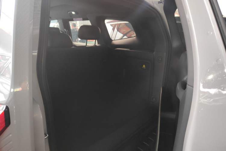 Used Deepal G318 2024 Four-Wheel-Drive Air Suspension Model Trunk