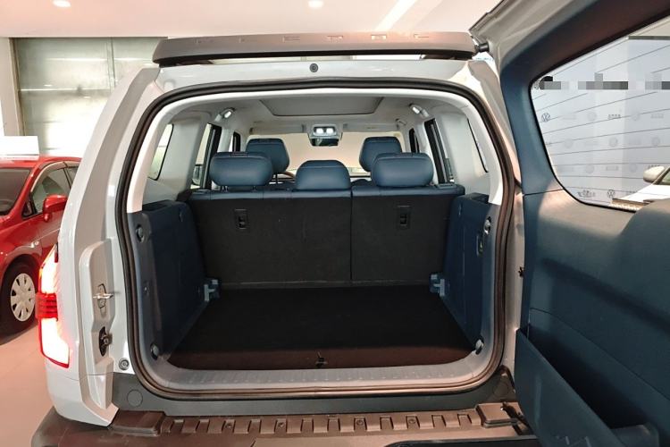Used Deepal G318 2024 Four-Wheel-Drive Air Suspension Model Trunk