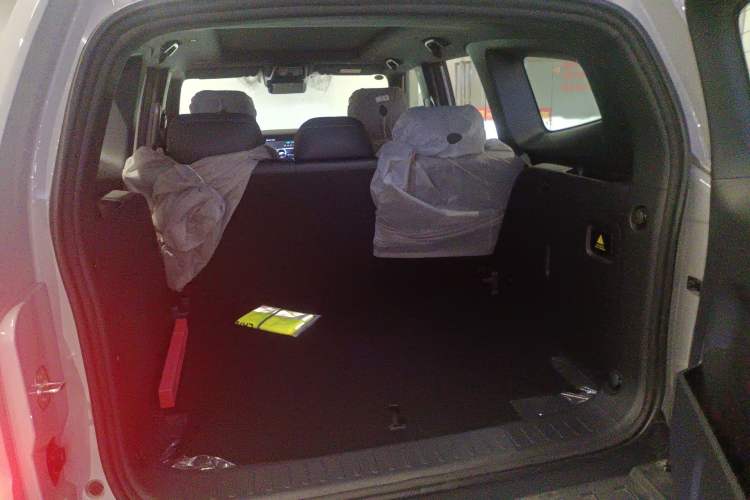 Used Deepal G318 2024 Two-Wheel Drive Air Suspension Version Trunk