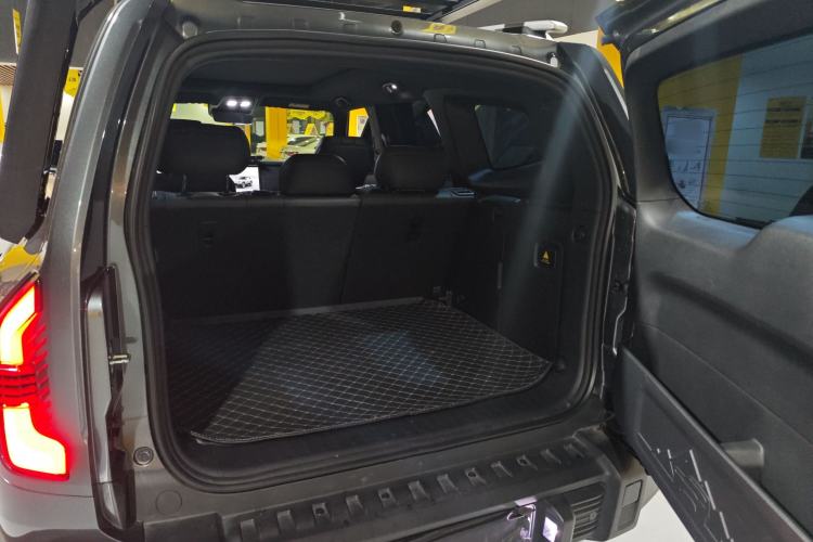 Used Deepal G318 2024 Two-Wheel Drive Comfort Edition Trunk