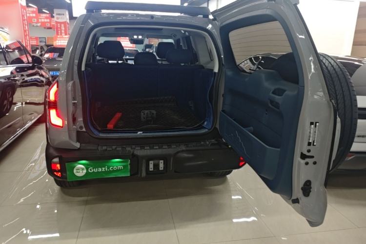Used Deepal G318 2024 Four-Wheel-Drive Air Suspension Model Trunk