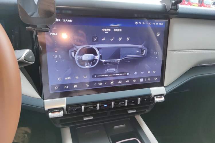 Used Deepal G318 2024 Four-Wheel-Drive Air Suspension Model Audio And AC Panel