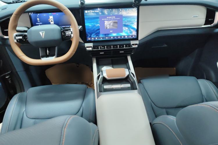 Used Deepal G318 2024 Four-Wheel-Drive Air Suspension Model Center Console