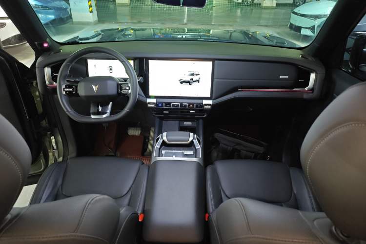 Used Deepal G318 2024 Four-Wheel-Drive Air Suspension Model Center Console