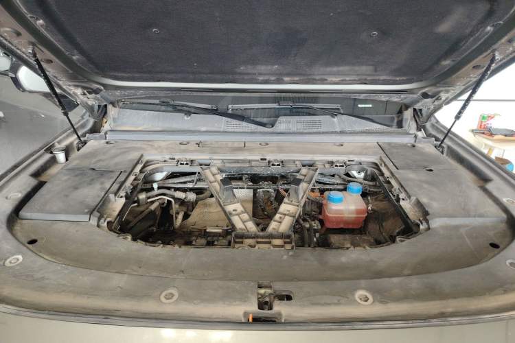 Used Deepal G318 2024 Four-Wheel-Drive Air Suspension Model Engine Bay