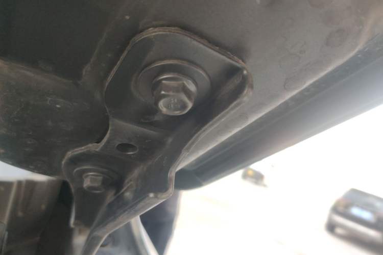 Used Deepal G318 2024 Four-Wheel-Drive Air Suspension Model Engine Bay Left