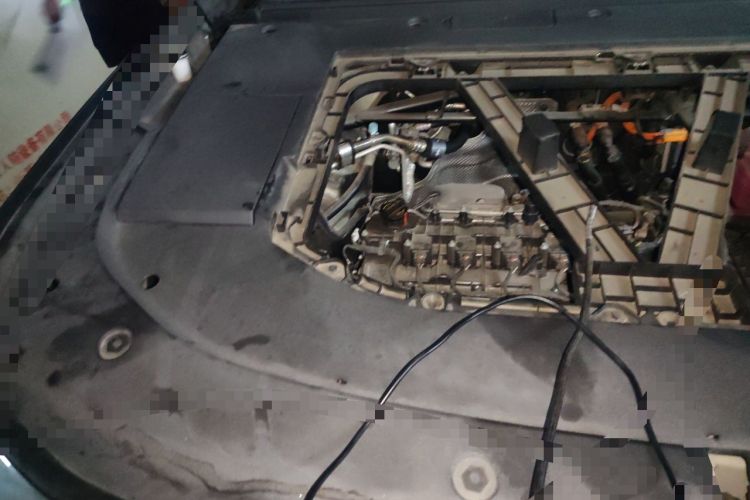 Used Deepal G318 2024 Four-Wheel-Drive Air Suspension Model Engine Bay Right