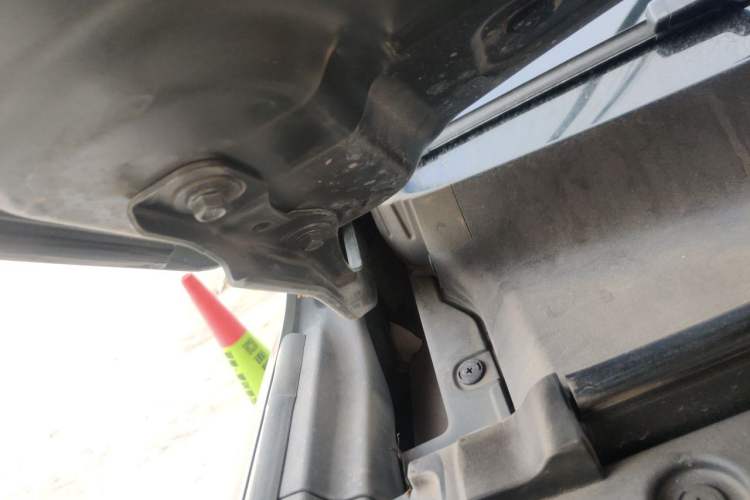 Used Deepal G318 2024 Four-Wheel-Drive Air Suspension Model Engine Bay Right
