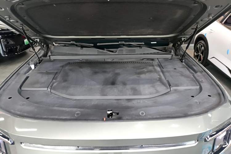 Used Deepal G318 2024 Four-Wheel-Drive Air Suspension Model Engine Bay