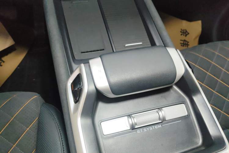 Used Deepal G318 2024 Four-Wheel-Drive Air Suspension Model Gear Lever