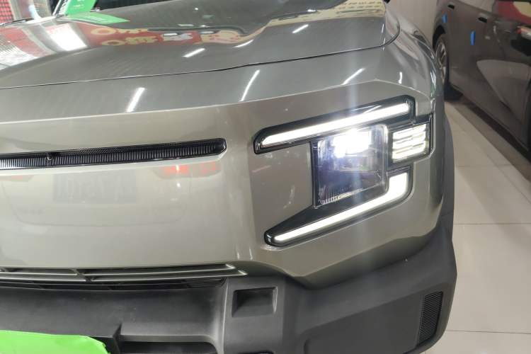 Used Deepal G318 2024 Four-Wheel-Drive Air Suspension Model Left Front Headlight