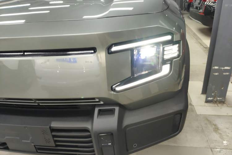 Used Deepal G318 2024 Four-Wheel-Drive Air Suspension Model Left Front Headlight