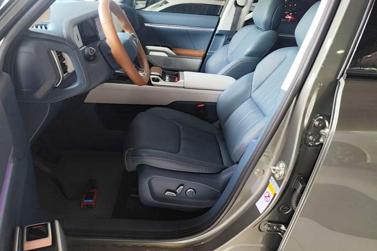 Used Deepal G318 2024 Four-Wheel-Drive Air Suspension Model Left Front Seat