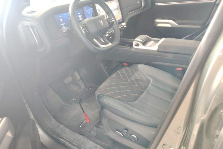 Used Deepal G318 2024 Four-Wheel-Drive Air Suspension Model Left Front Seat