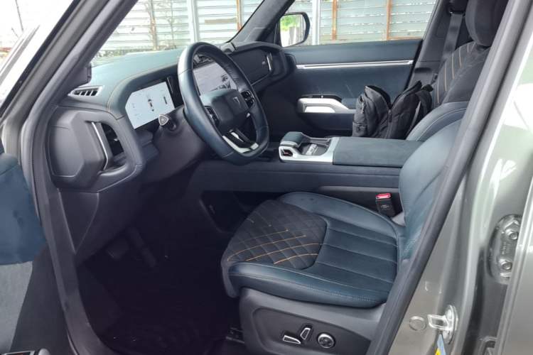 Used Deepal G318 2024 Four-Wheel-Drive Air Suspension Model Left Front Seat