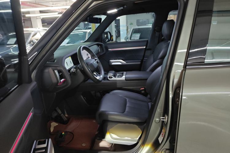 Used Deepal G318 2024 Four-Wheel-Drive Air Suspension Model Left Front Seat