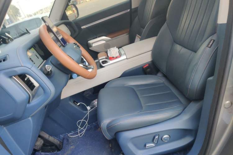 Used Deepal G318 2024 Four-Wheel-Drive Air Suspension Model Left Front Seat