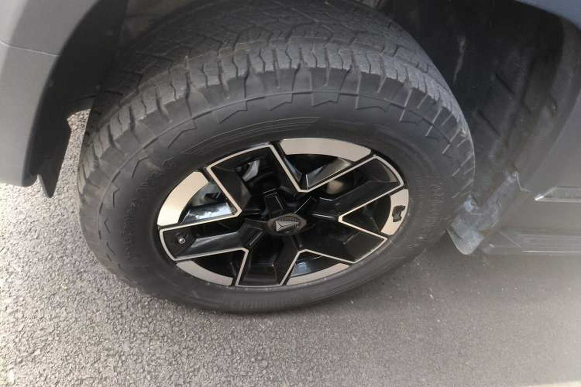 Used Deepal G318 2024 Four-Wheel-Drive Air Suspension Model Left Front Wheel Hub