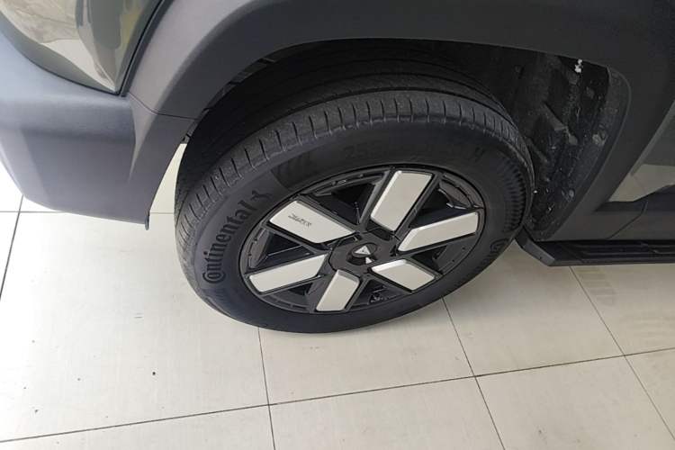 Used Deepal G318 2024 Four-Wheel-Drive Air Suspension Model Left Front Wheel Hub