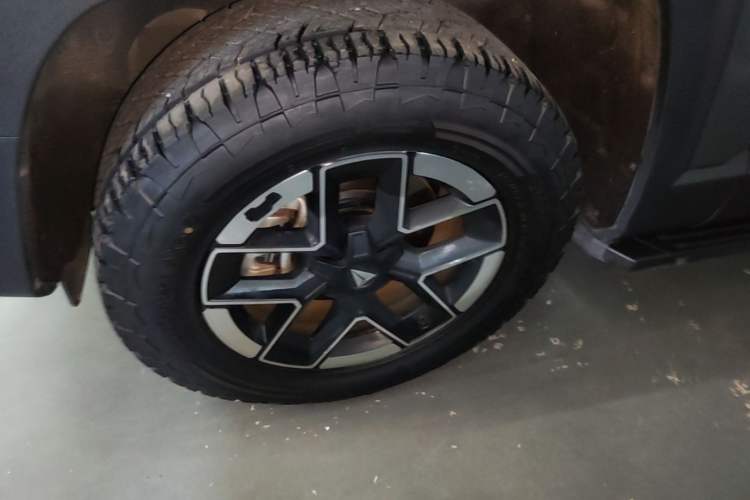 Used Deepal G318 2024 Four-Wheel-Drive Air Suspension Model Left Front Wheel Hub