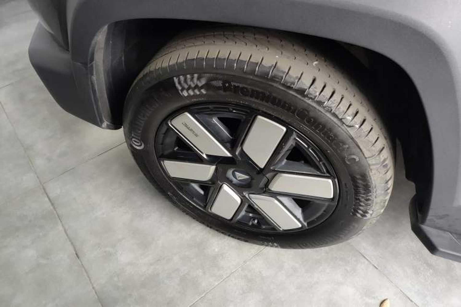 Used Deepal G318 2024 Four-Wheel-Drive Air Suspension Model Left Front Wheel Hub