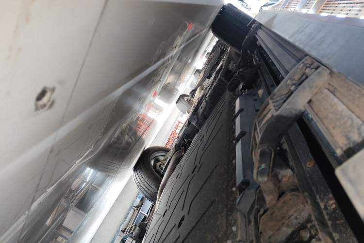Used Deepal G318 2024 Four-Wheel-Drive Air Suspension Model Left Side Sill