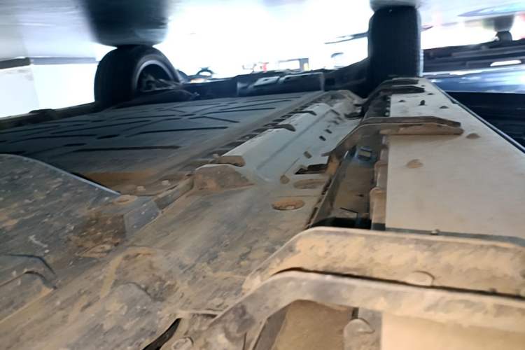 Used Deepal G318 2024 Four-Wheel-Drive Air Suspension Model Left Side Sill
