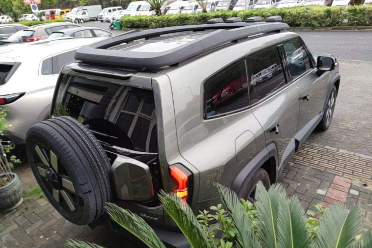 Used Deepal G318 2024 Four-Wheel-Drive Air Suspension Model Rear Right 45 Deg