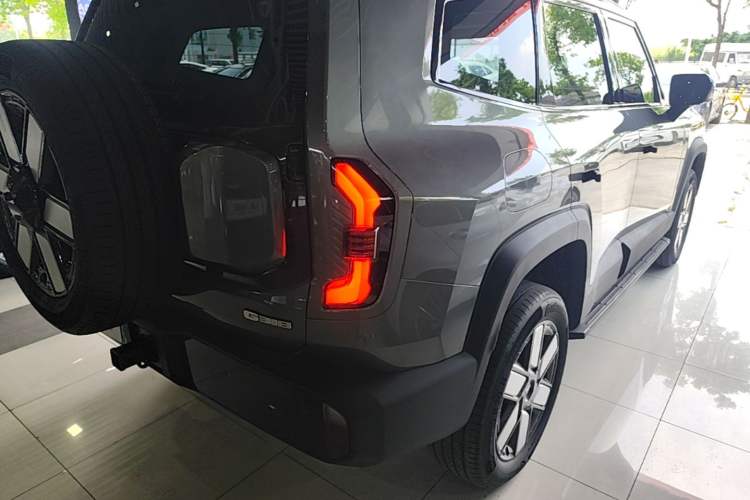 Used Deepal G318 2024 Four-Wheel-Drive Air Suspension Model Rear Right 45 Deg
