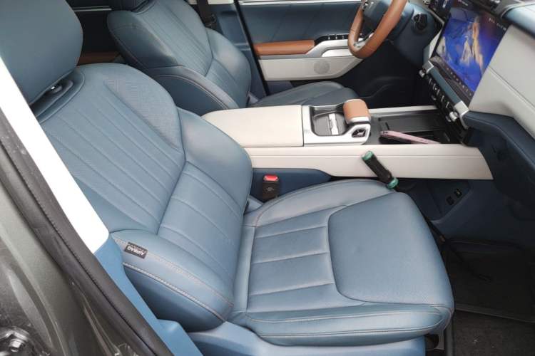 Used Deepal G318 2024 Four-Wheel-Drive Air Suspension Model Right Front Seat