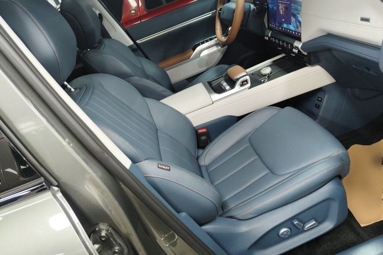 Used Deepal G318 2024 Four-Wheel-Drive Air Suspension Model Right Front Seat