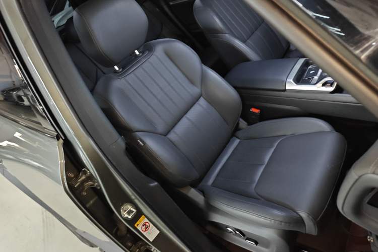 Used Deepal G318 2024 Four-Wheel-Drive Air Suspension Model Right Front Seat