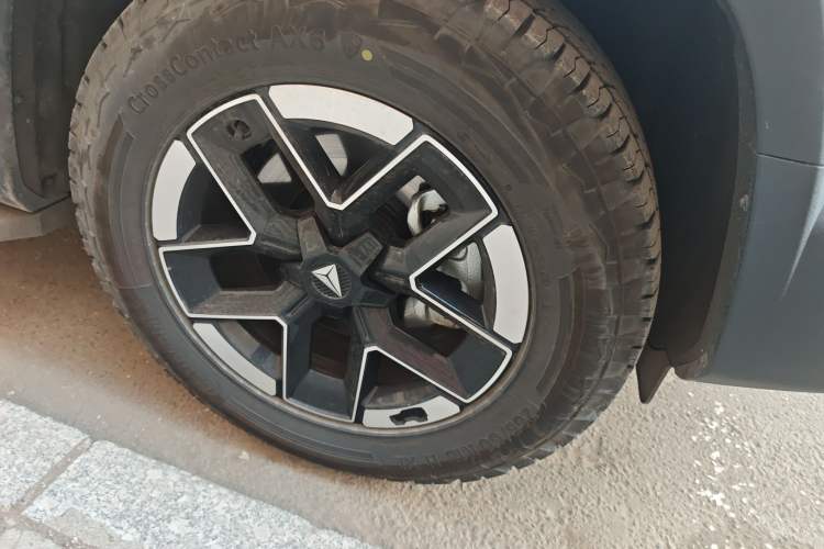 Used Deepal G318 2024 Four-Wheel-Drive Air Suspension Model Right Front Wheel Hub