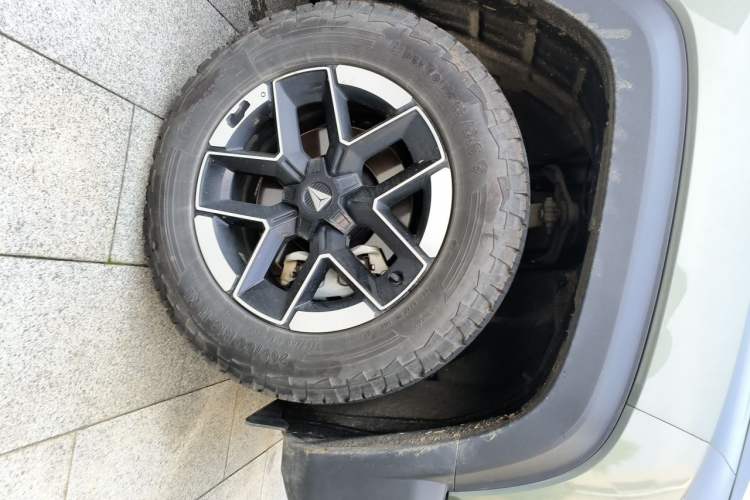 Used Deepal G318 2024 Four-Wheel-Drive Air Suspension Model Right Front Wheel Hub