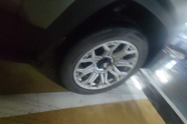Used Deepal G318 2024 Four-Wheel-Drive Air Suspension Model Right Front Wheel Hub