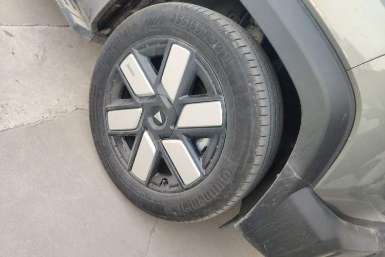 Used Deepal G318 2024 Four-Wheel-Drive Air Suspension Model Right Front Wheel Hub